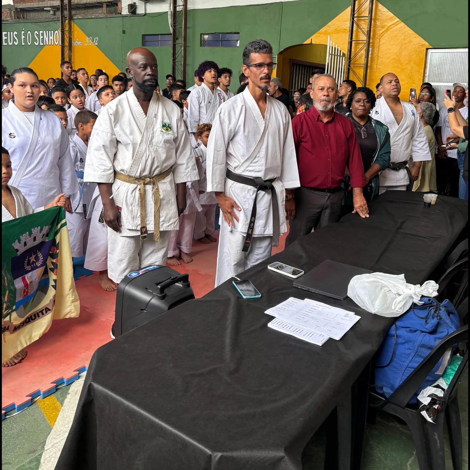 Alunos do IESV em atividade de karatê
