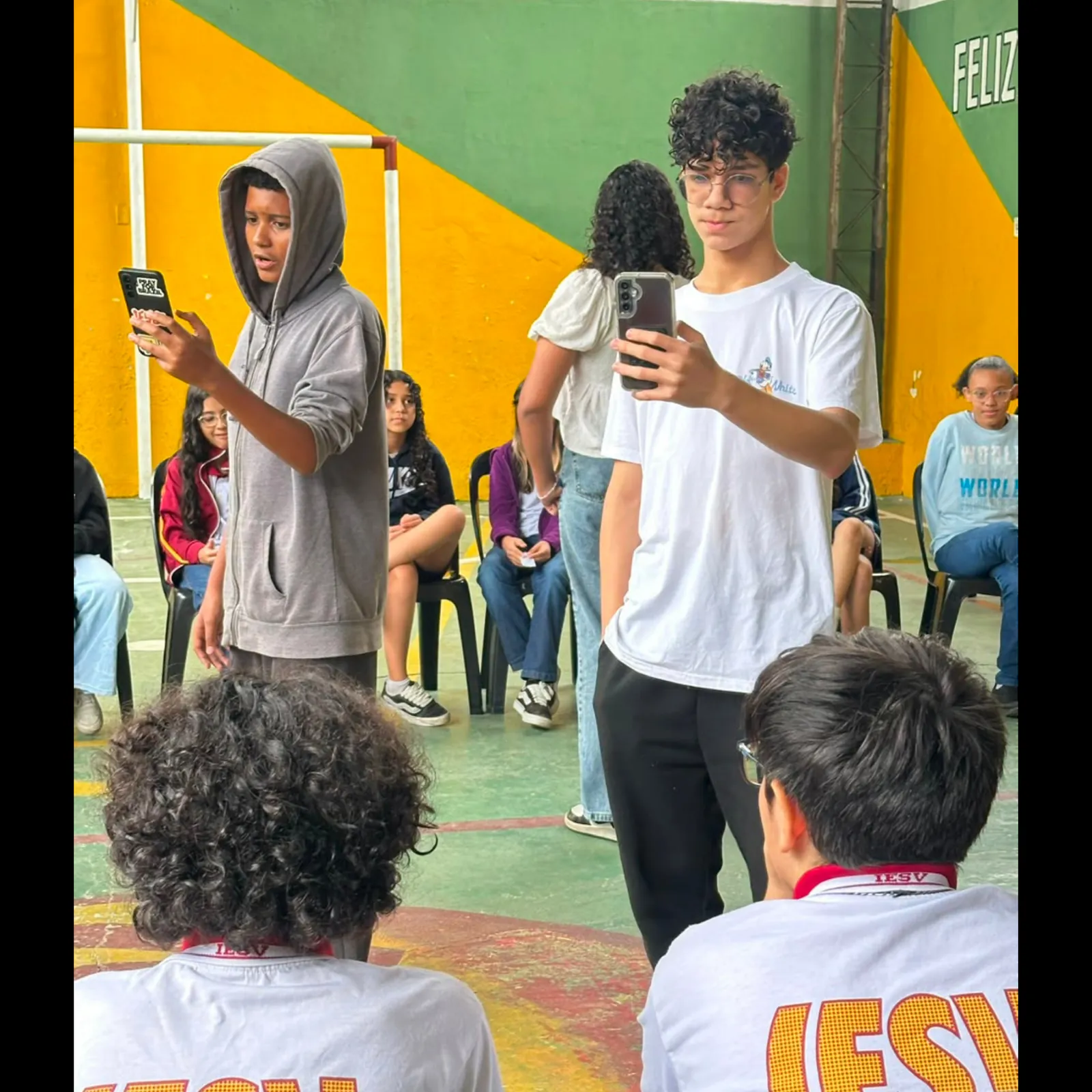 Atividade de teatro no Instituto Educacional Sol de Verão